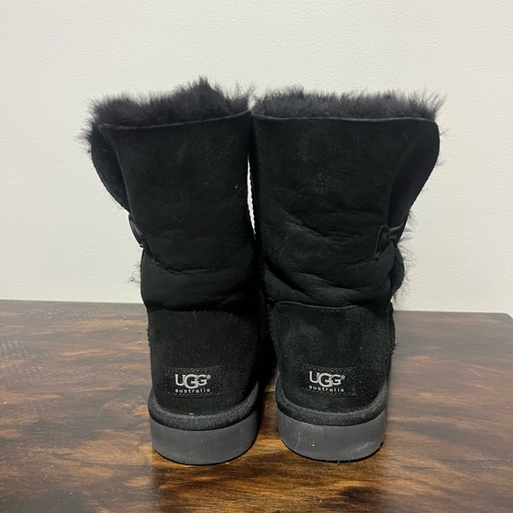 Women’s Black Bailey Button Uggs - Size 10 - Picture 2 of 4